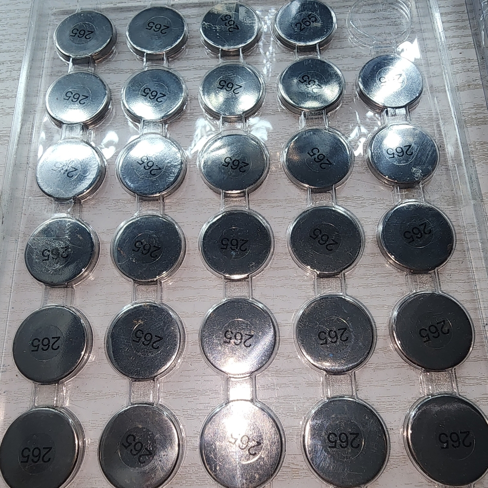 Set of 29 shimmer eyeshadows